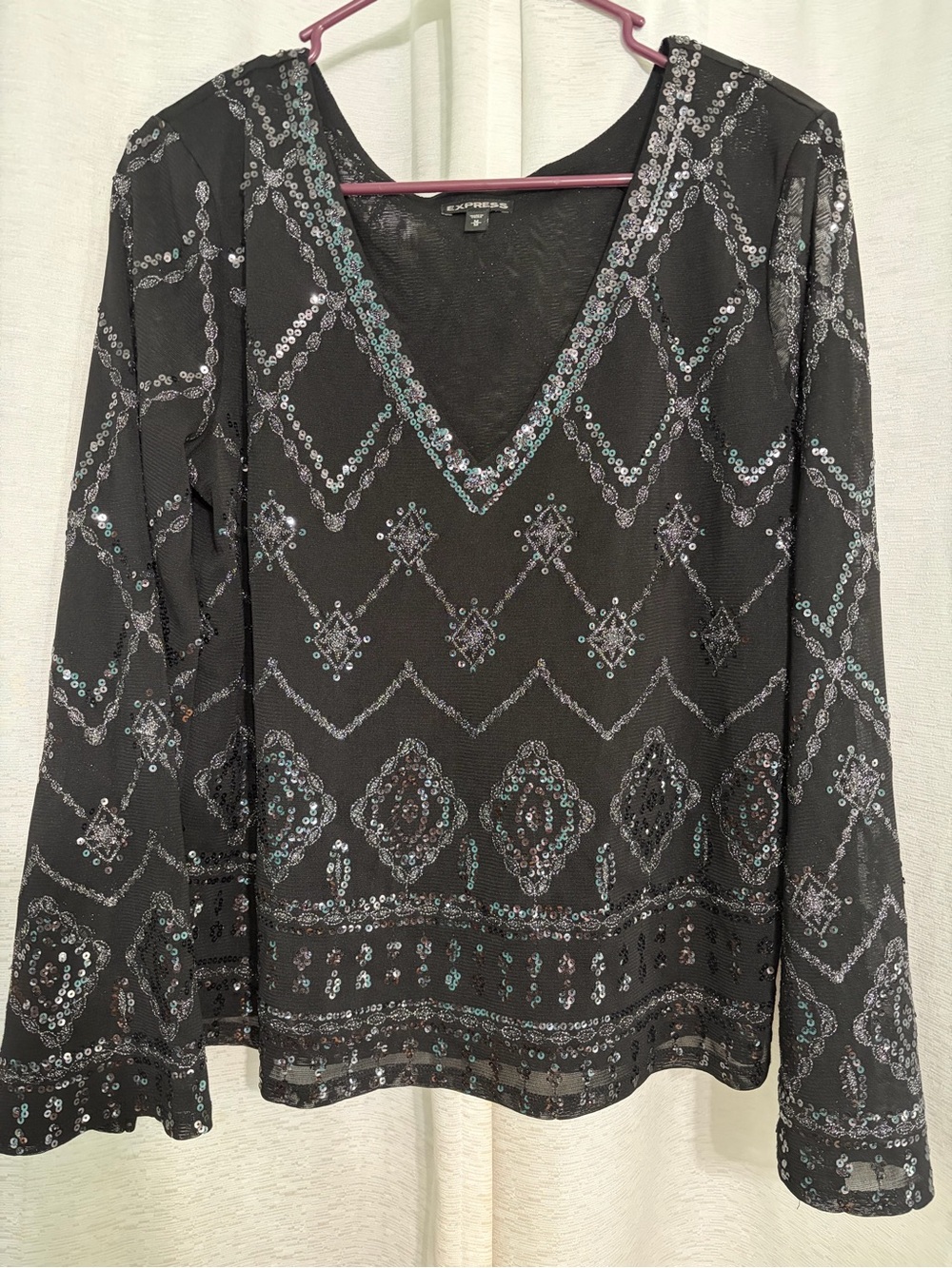 Limited Express Black Long-Sleeve Sequin V-Neck Top